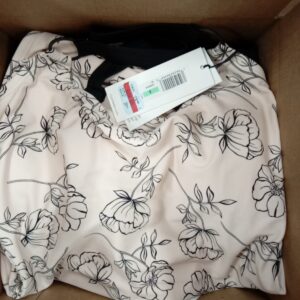 LADIES SWIMWEAR SMALL LOT, SHELF PULLS, 5521866, 24 units, PA image 3