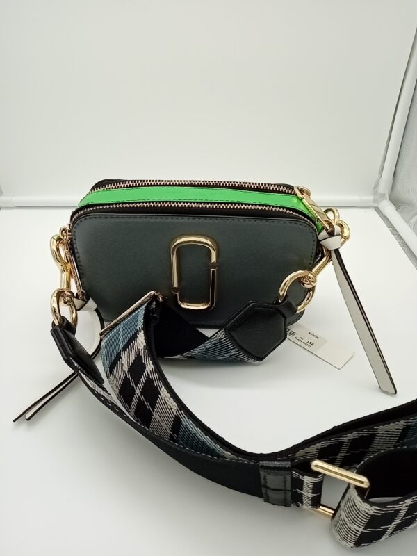 HANDBAGS AND WALLETS SMALL LOT, SHELF PULLS, 5521773, 5 units, PA image 2