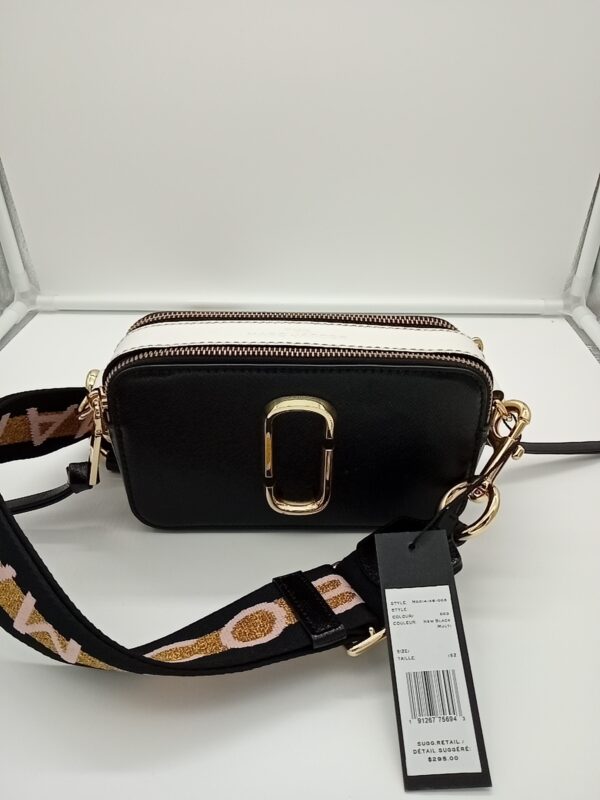 HANDBAGS AND WALLETS SMALL LOT, SHELF PULLS, 5521773, 5 units, PA image 4
