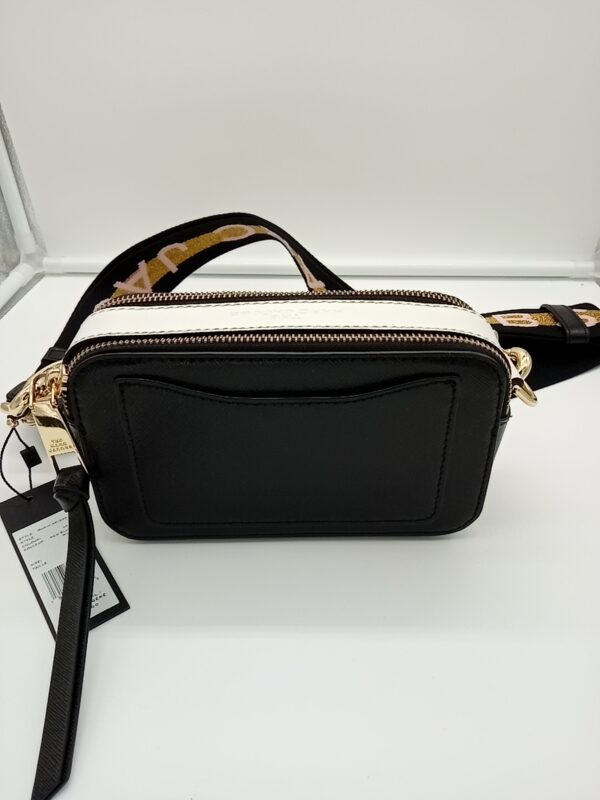 HANDBAGS AND WALLETS SMALL LOT, SHELF PULLS, 5521773, 5 units, PA image 5