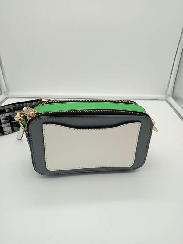 HANDBAGS AND WALLETS SMALL LOT, SHELF PULLS, 5521773, 5 units, PA image 3