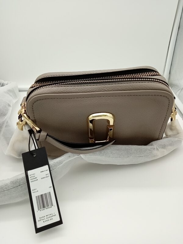 HANDBAGS AND WALLETS SMALL LOT, SHELF PULLS, 5521773, 5 units, PA image 7