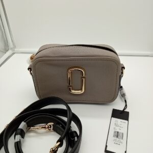 HANDBAGS AND WALLETS SMALL LOT, SHELF PULLS, 5521773, 5 units, PA image 1