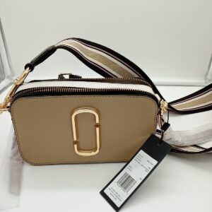 HANDBAGS AND WALLETS SMALL LOT, SHELF PULLS, 5521781, 5 units, PA image 3