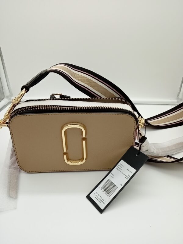 HANDBAGS AND WALLETS SMALL LOT, SHELF PULLS, 5521781, 5 units, PA image 3