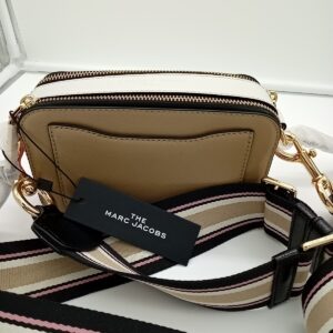 HANDBAGS AND WALLETS SMALL LOT, SHELF PULLS, 5521781, 5 units, PA image 4