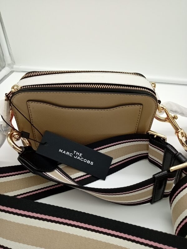 HANDBAGS AND WALLETS SMALL LOT, SHELF PULLS, 5521781, 5 units, PA image 4