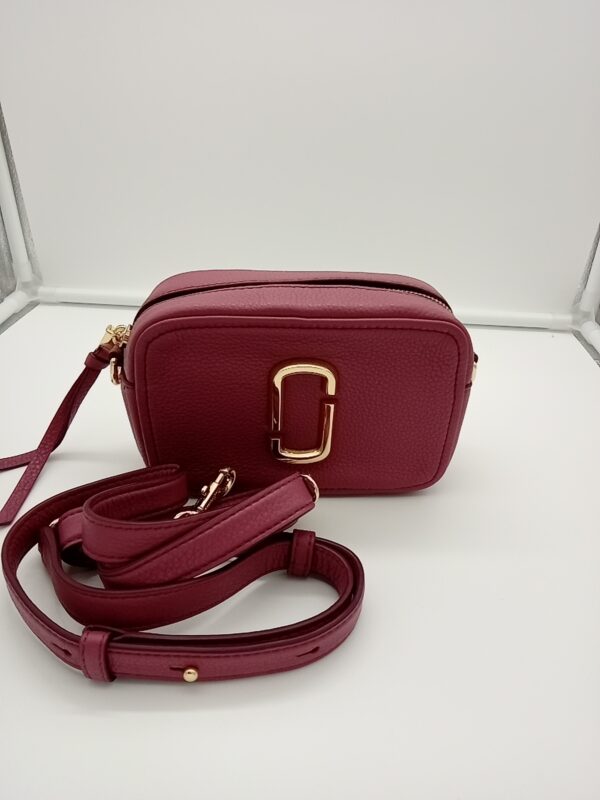HANDBAGS AND WALLETS SMALL LOT, SHELF PULLS, 5521781, 5 units, PA image 1