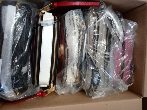 HANDBAGS AND WALLETS SMALL LOT, SHELF PULLS, 5521781, 5 units, PA image 8