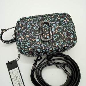 HANDBAGS AND WALLETS SMALL LOT, SHELF PULLS, 5521785, 5 units, PA image 1