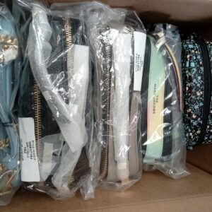 HANDBAGS AND WALLETS SMALL LOT, SHELF PULLS, 5521785, 5 units, PA image 6