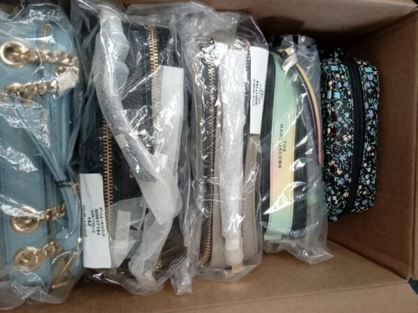 HANDBAGS AND WALLETS SMALL LOT, SHELF PULLS, 5521785, 5 units, PA image 6