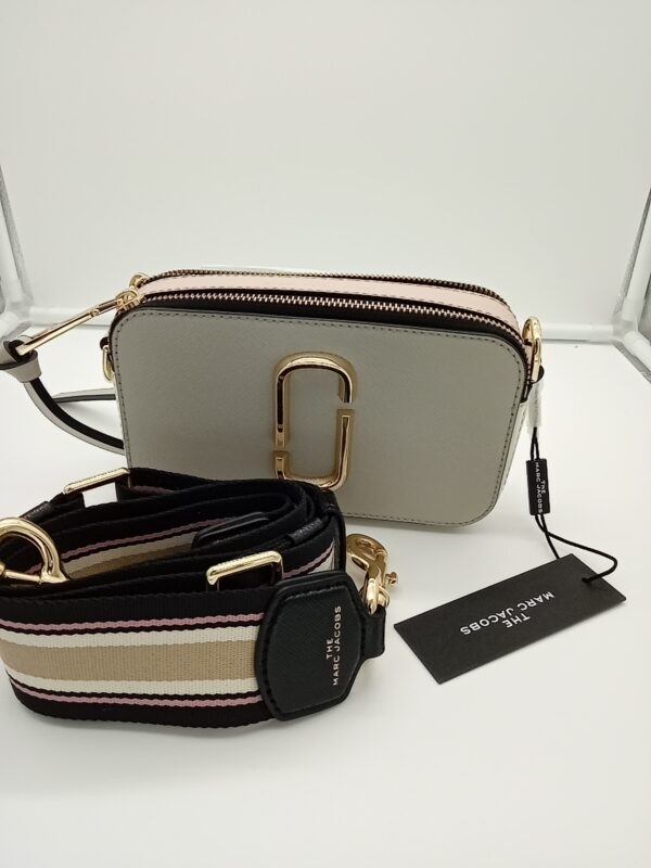 HANDBAGS AND WALLETS SMALL LOT, SHELF PULLS, 5521804, 5 units, PA image 3