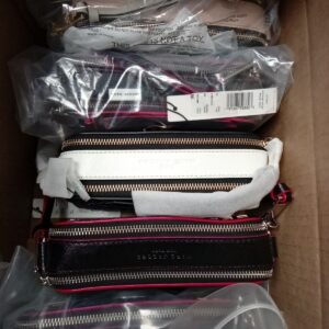 HANDBAGS AND WALLETS SMALL LOT, SHELF PULLS, 5521804, 5 units, PA image 5