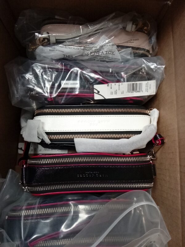 HANDBAGS AND WALLETS SMALL LOT, SHELF PULLS, 5521804, 5 units, PA image 5