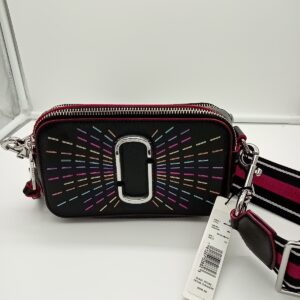 HANDBAGS AND WALLETS SMALL LOT, SHELF PULLS, 5521804, 5 units, PA image 1