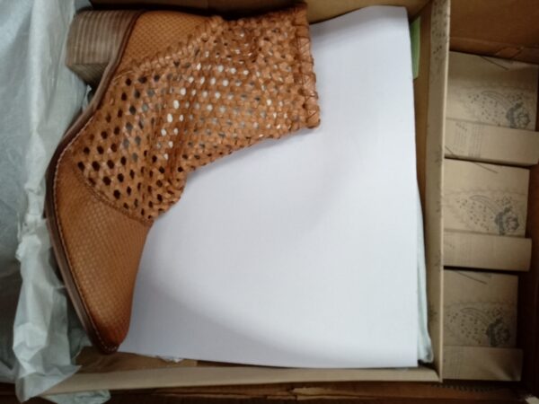LADIES SHOES SMALL LOT, SHELF PULLS, 5521878, 6 units, PA image 2