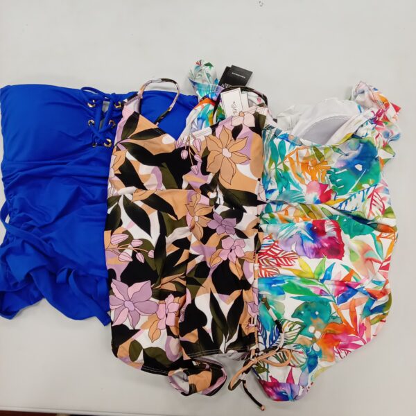 LADIES SWIMWEAR SMALL LOT, SHELF PULLS, 5522143, 52 units, PA image 4