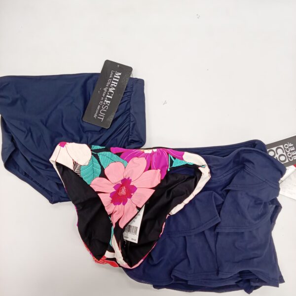 LADIES SWIMWEAR SMALL LOT, SHELF PULLS, 5522167, 72 units, PA image 10