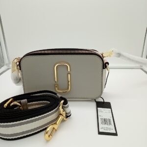 HANDBAGS AND WALLETS SMALL LOT, SHELF PULLS, 5521805, 6 units, PA image 1
