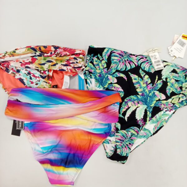 LADIES SWIMWEAR SMALL LOT, SHELF PULLS, 5522388, 26 units, PA image 4