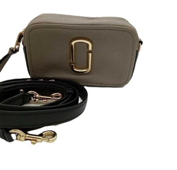 HANDBAGS AND WALLETS SMALL LOT, SHELF PULLS, 5521783, 5 units, PA image 3