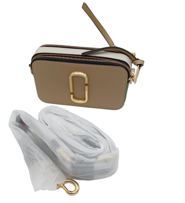 HANDBAGS AND WALLETS SMALL LOT, SHELF PULLS, 5522377, 4 units, PA - Image 13