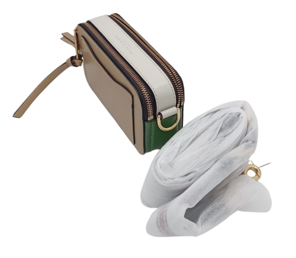 HANDBAGS AND WALLETS SMALL LOT, SHELF PULLS, 5522377, 4 units, PA - Image 14