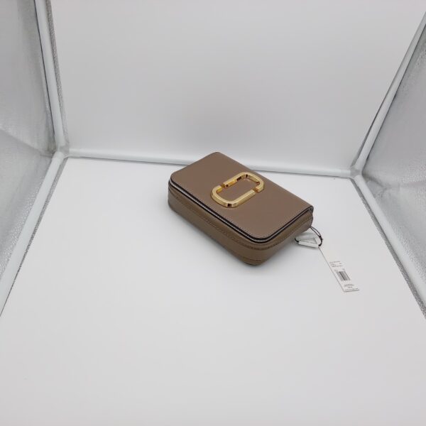 HANDBAGS AND WALLETS SMALL LOT, SHELF PULLS, 5522378, 4 units, PA image 2