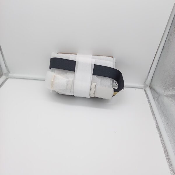 HANDBAGS AND WALLETS SMALL LOT, SHELF PULLS, 5522381, 2 units, PA image 1