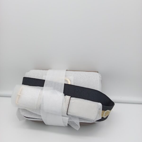 HANDBAGS AND WALLETS SMALL LOT, SHELF PULLS, 5522382, 2 units, PA image 2