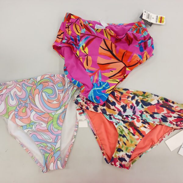 LADIES SWIMWEAR SMALL LOT, SHELF PULLS, 5522404, 26 units, PA image 3