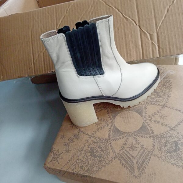 LADIES SHOES SMALL LOT, SHELF PULLS, 5522586, 6 units, PA image 1