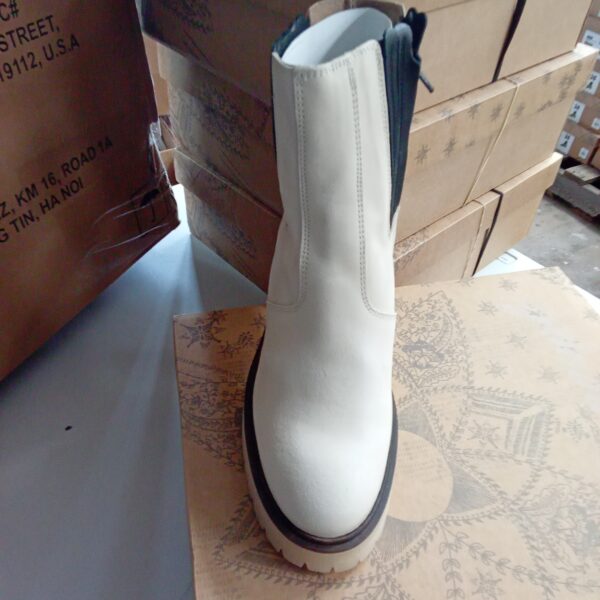 LADIES SHOES SMALL LOT, SHELF PULLS, 5522595, 8 units, PA image 3