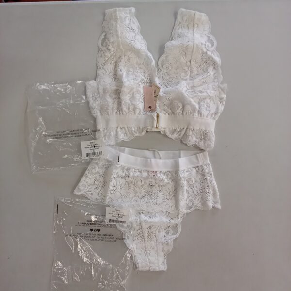 LADIES INTIMATE SMALL LOT, SHELF PULLS, 5522662, 21 units, PA image 8