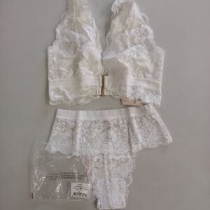 LADIES INTIMATE SMALL LOT, SHELF PULLS, 5522663, 26 units, PA image 3