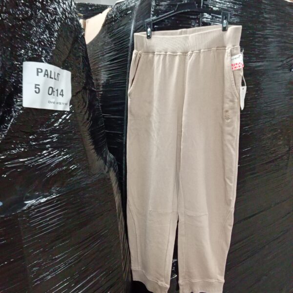 LADIES SPORT SMALL LOT, SHELF PULLS, 5523265, 21 units, PA image 1