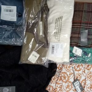 LADIES APPAREL SMALL LOT, SHELF PULLS, 5521376, 40 units, PA image 1