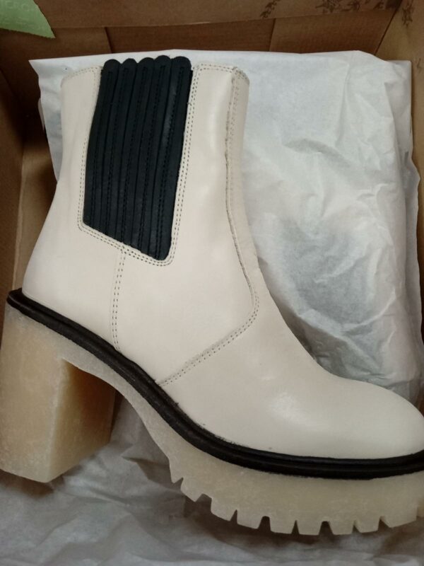 Free People Boots $188/pair MSRP Made in Spain, SHELF PULLS, 5523415, 8 units, PA