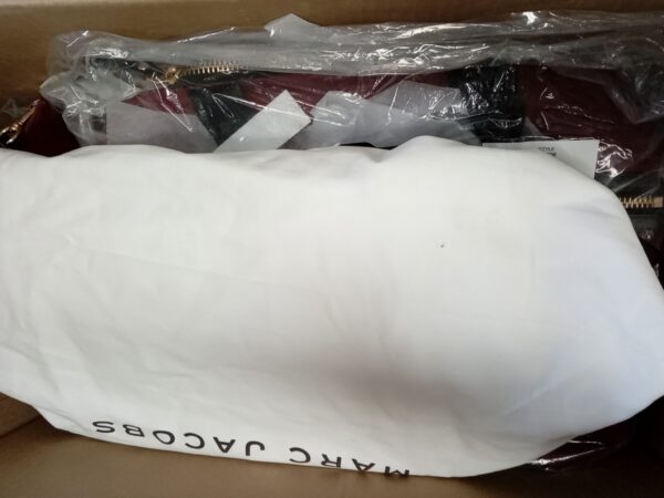 Product photo: HANDBAGS AND WALLETS SMALL LOT, SHELF PULLS, 5521800, 5 units, PA image #3