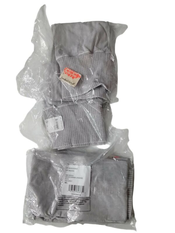 Free People Clothing & FP Movement ***, SHELF PULLS, 5524512, 14 units, PA
