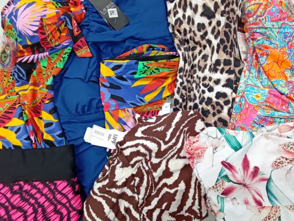 LADIES SWIMWEAR SMALL LOT, SHELF PULLS, 5524492, 68 units, PA