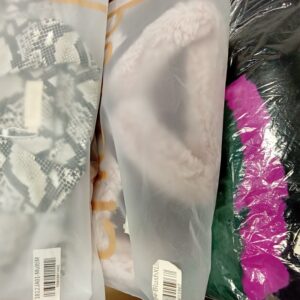 LADIES COATS SMALL LOT, SHELF PULLS, 5524988, 10 units, PA