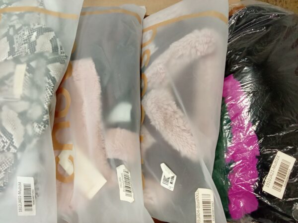 LADIES COATS SMALL LOT, SHELF PULLS, 5524989, 12 units, PA